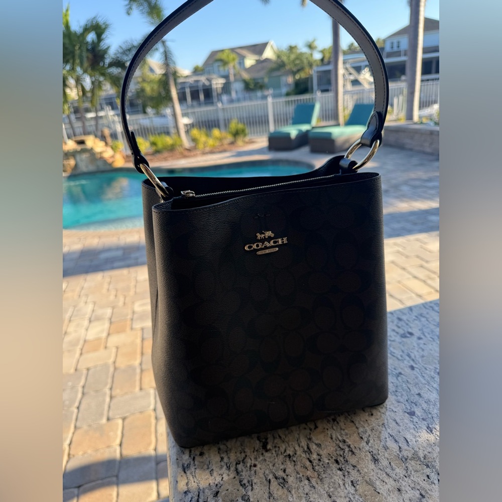 Like New Coach bucket bag.